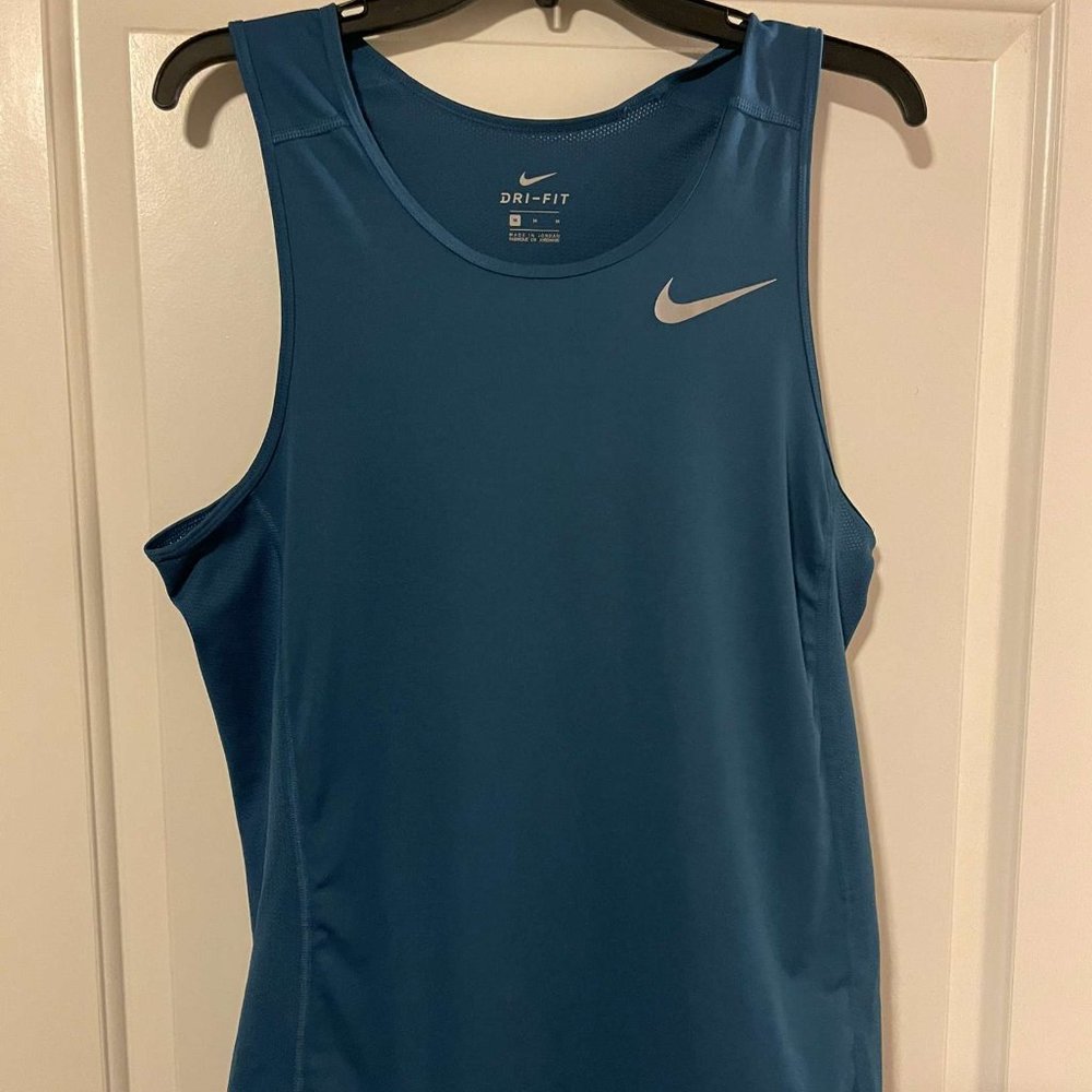 Nike Tank Top. Medium.